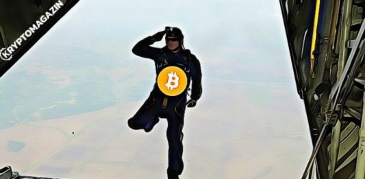 Bitcoin-pád-dump-696x462