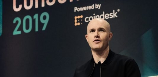 Coinbase spolupracuje s policií na 1900 případech - I z Česka